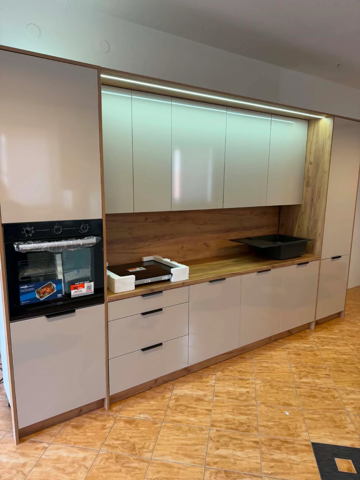 Prodam kuhinjo/razlicni modeli